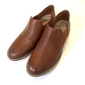 Clarks Camzin Step Slip On Booties